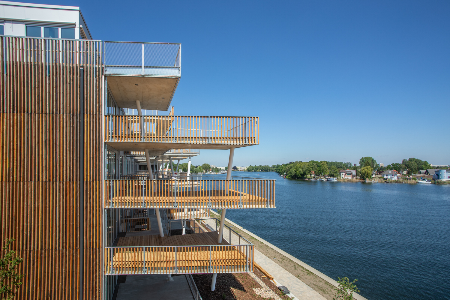 Neubauprojekt BUWOG The View am Ufer der Dahme mit Blick auf die Stege