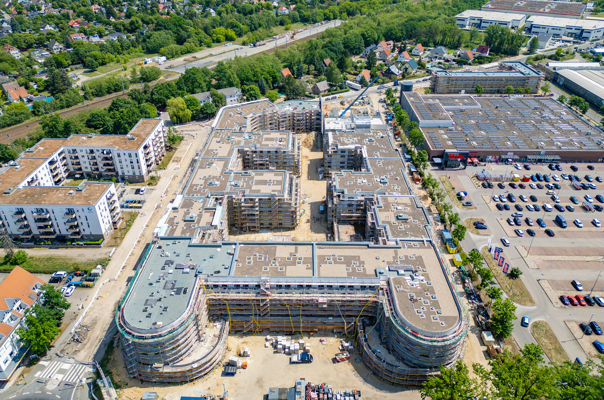 Drohnenaufnahme vom Neubauprojekt Merlin-Quartier in Falkensee