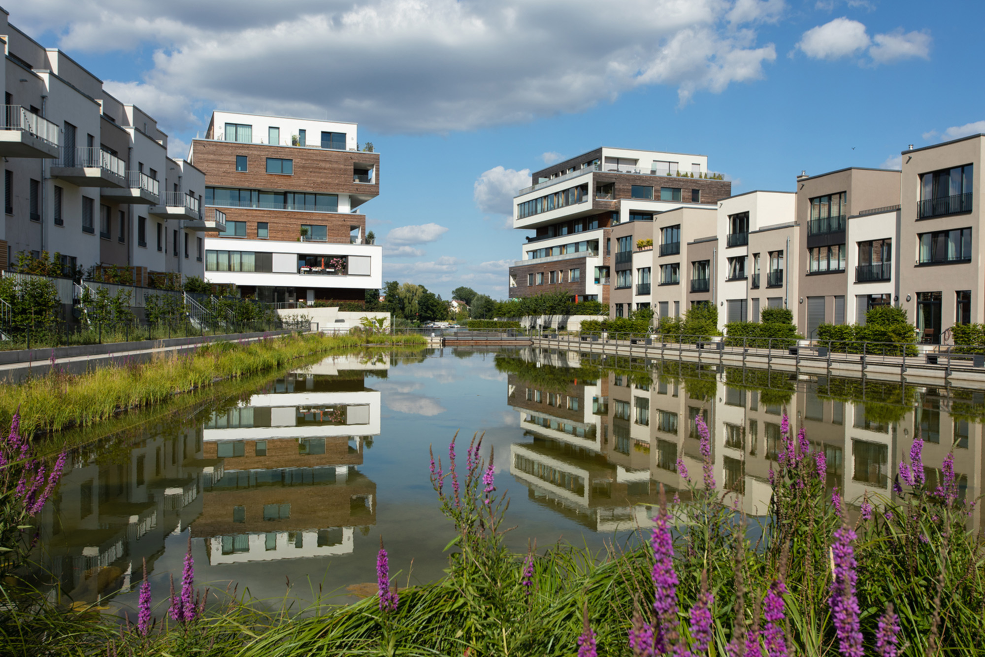 Regenwasserbecken im BUWOG Quartier 52° Nord in Berlin Grünau