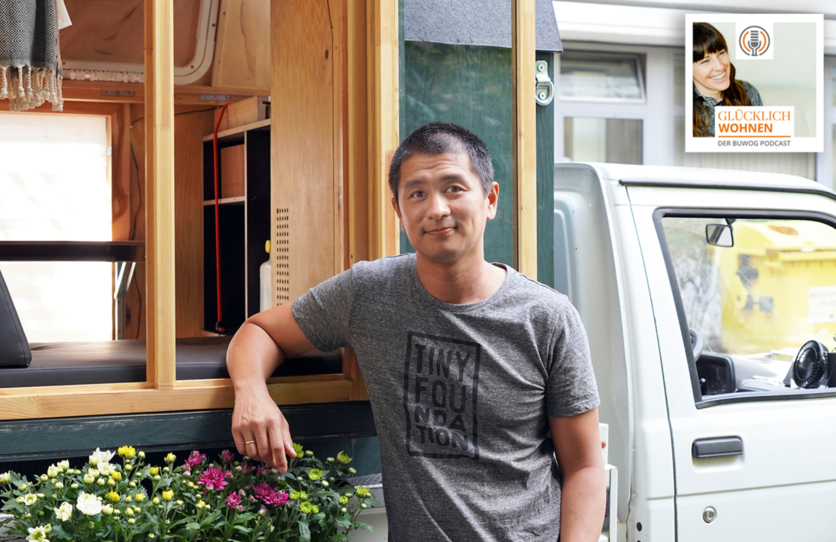 The architect Van Bo Le-Mentzel in front of a Tiny House
