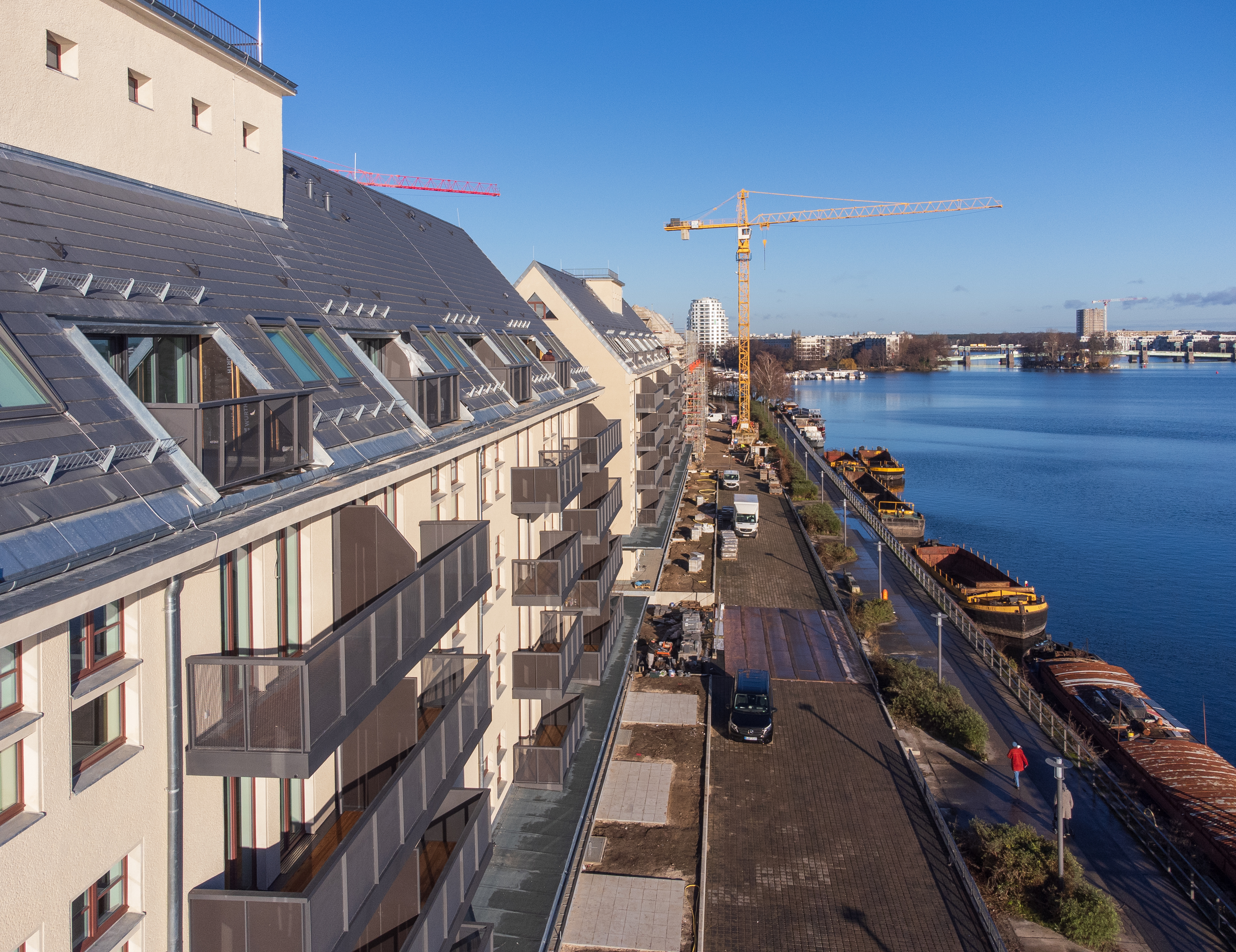 With a side view of the balconies of the monumental warehouses from the Speicherballett