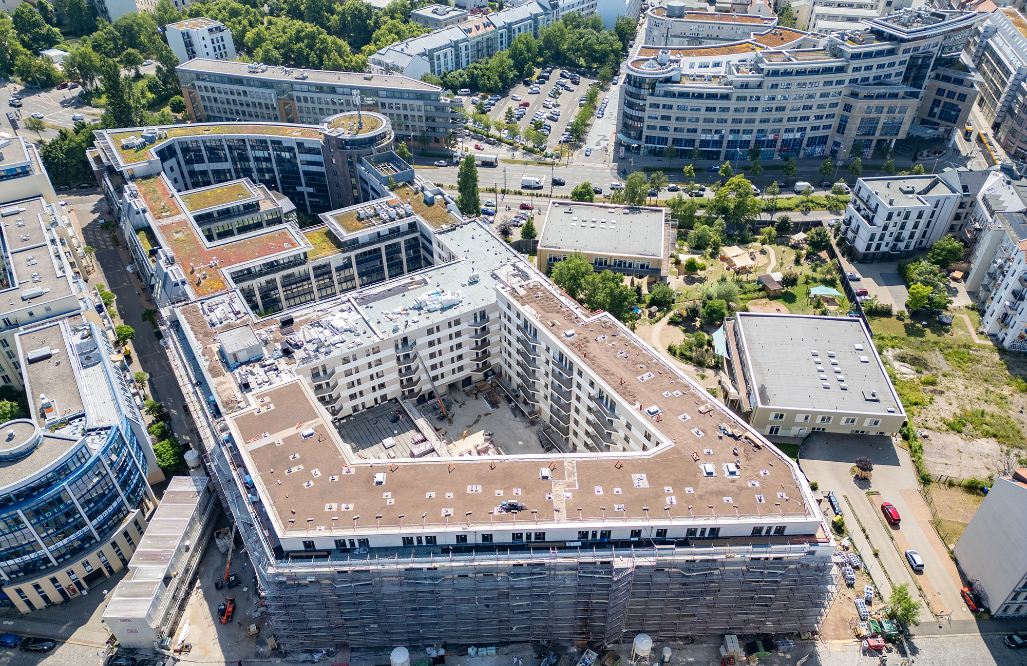 Aktuelle Drohnenaufnahme zeigt den Stand der Bauarbeiten vom Neubauprojekt Atrio