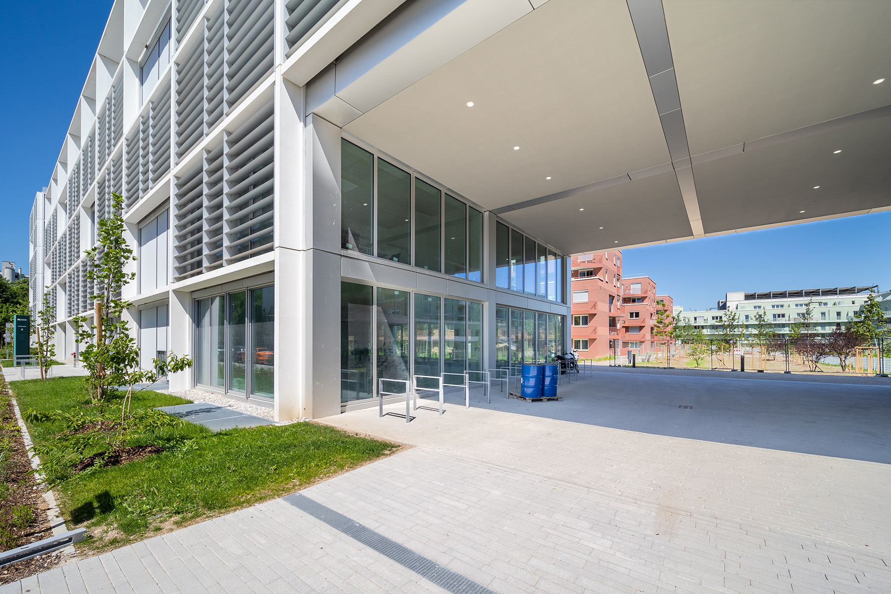 Ansicht des Neubauprojekts Hofmark am Olympiapark in München mit Blick auf eine Unterführung
