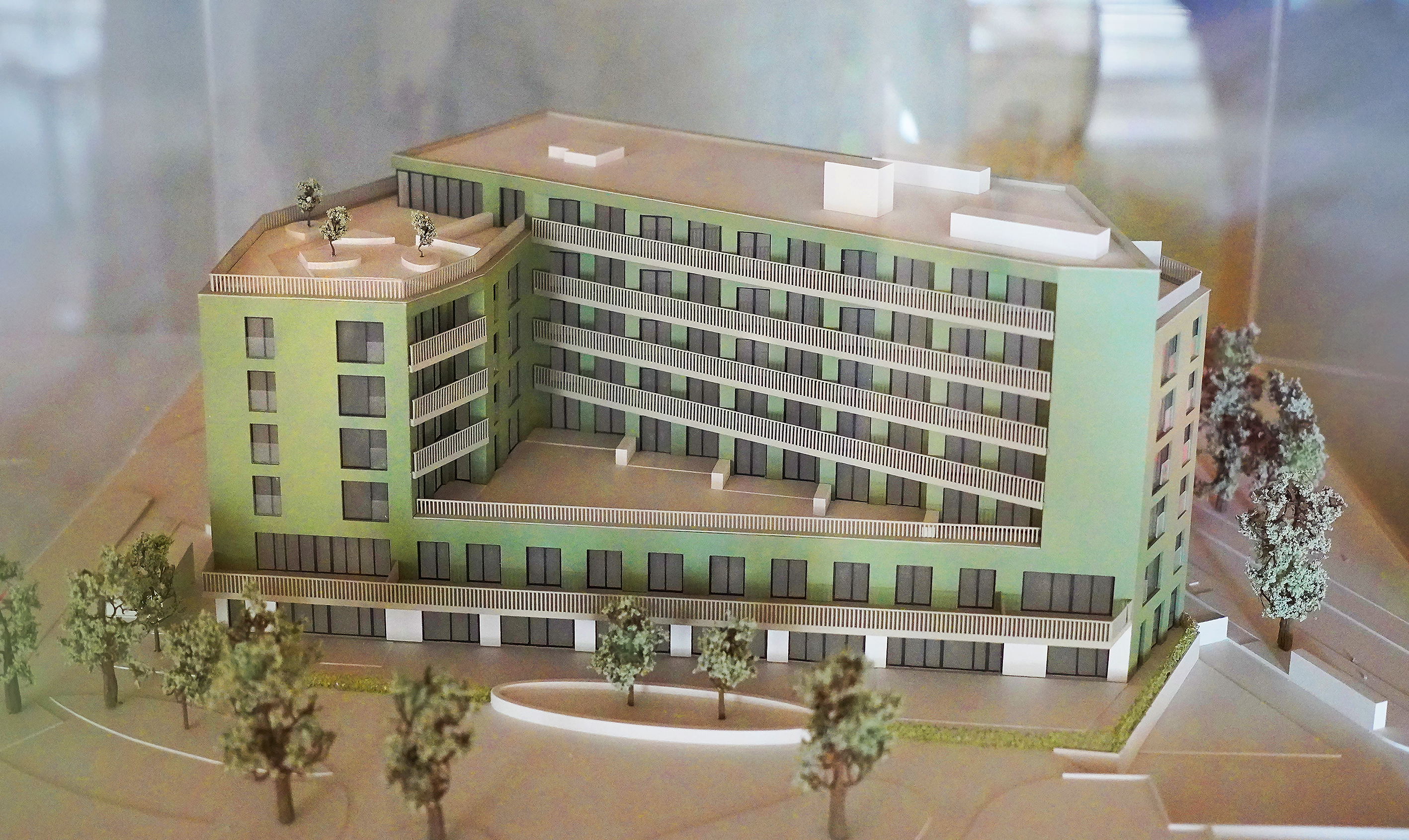 BUWOG topping-out ceremony senior housing for Spandau 2023 Model: Model of the building designed by Feddersen Architekten. Photo: BUWOG